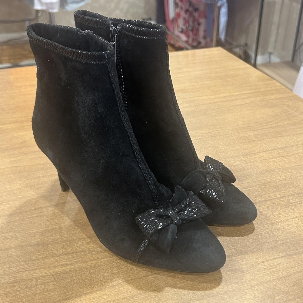 Karl Lagerfeld Paris Boots Womens Size 7.5 Black Suede Bow Ankle Zip Heel
